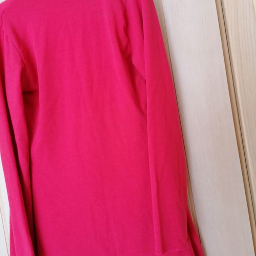 Cardigan new coral color with unique design and button fastening