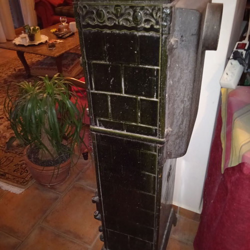 Cast iron stove used for briquettes and wood