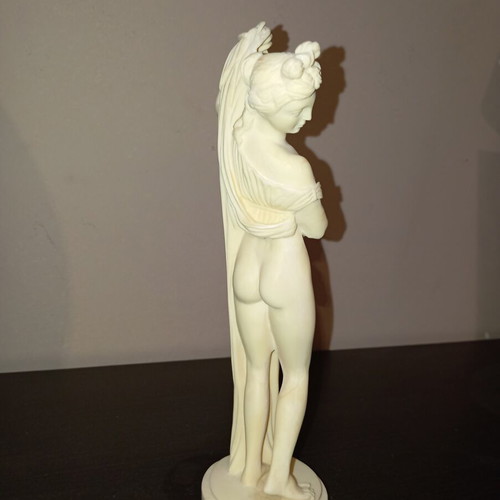 Kori handmade alabaster statue like new, 24 cm tall