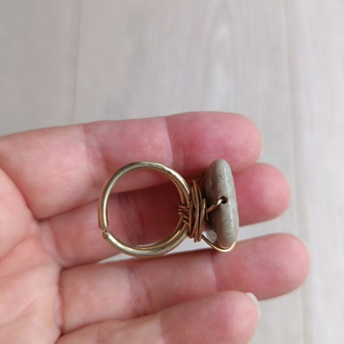 Ring with stone like new