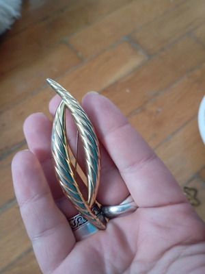 Vintage gold-tone brooch 1970-1980, modernist swirl design