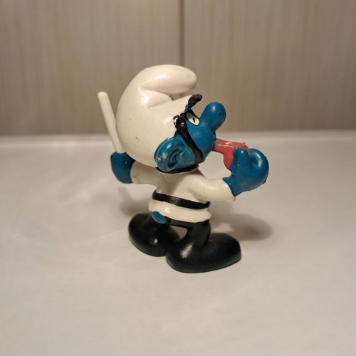 Smurf Schleich Miniature Policeman Smurf 1981 like new