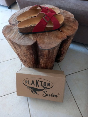 Plakton sandals size 40 like new, red