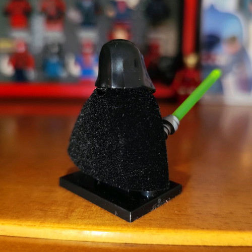 Luke Skywalker figure like new with stand and Lepin accessories
