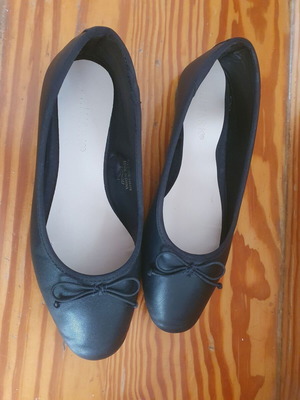 Black ballerinas size 36 like new, in excellent condition