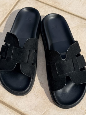 H&M γυναικείες παντόφλες νούμερο 39 σαν καινούργιες μαύρες