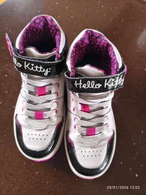 Hello Kitty boots size 32 like new, white