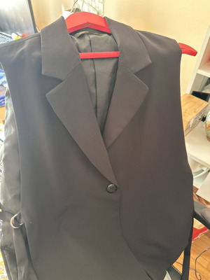 Black vest like new with side openings, size L