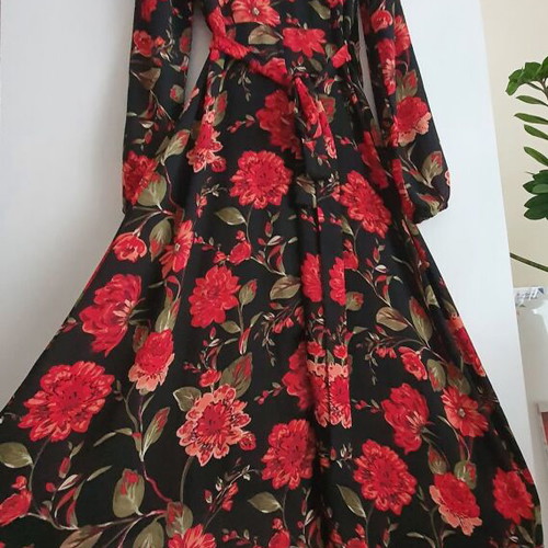Floral dress new, size S, multicolored
