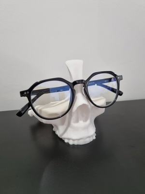 Skull glasses holder like new