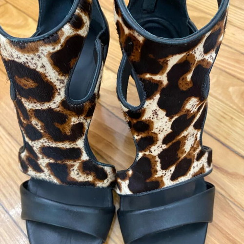 Sandro Paris leopard black heels like new