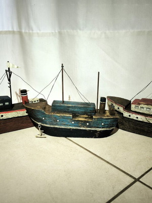Wooden decorative ships like new, set of three