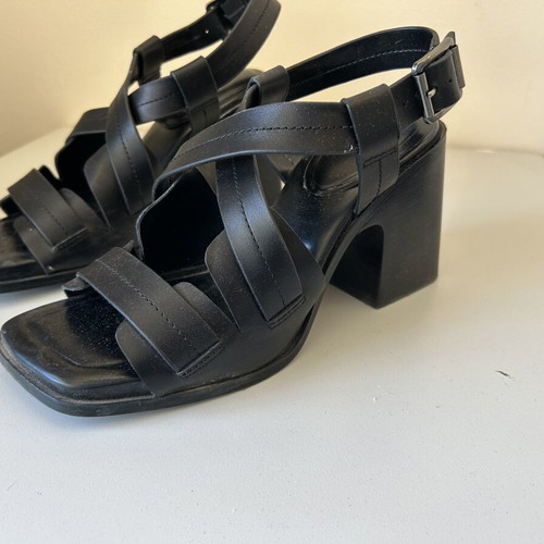 Zara leather women's shoes size 37 like new, black