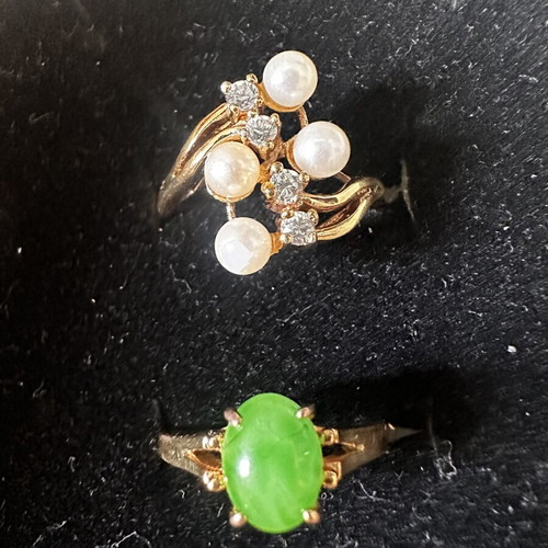 Vintage gold rings set used with pearls and green stone