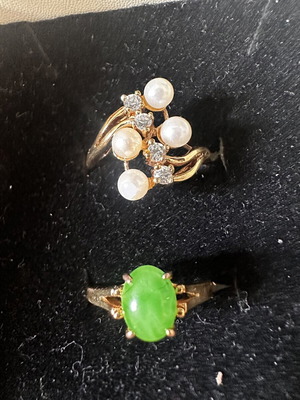 Vintage gold rings set used with pearls and green stone