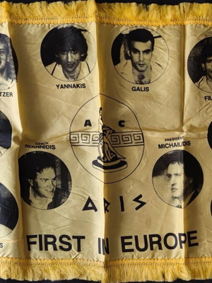 Banner with Aris players 1988 like new (60x45)