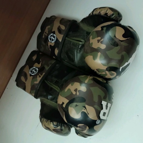 Boxing gloves like new for kids and women