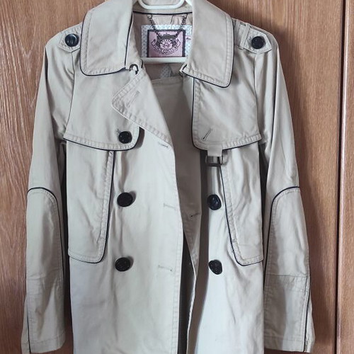 Juicy Couture vintage trench coat size M, like new, beige