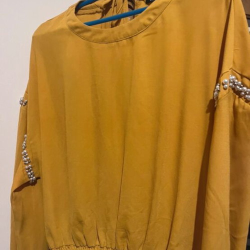 Mustard blouse medium like new with sleeve details and elastic