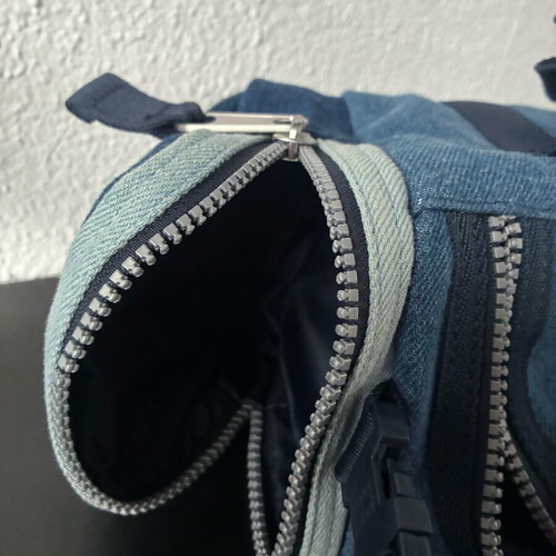 Tommy Hilfiger Heritage Denim Micro Duffel Bag like new, blue crossbody bag