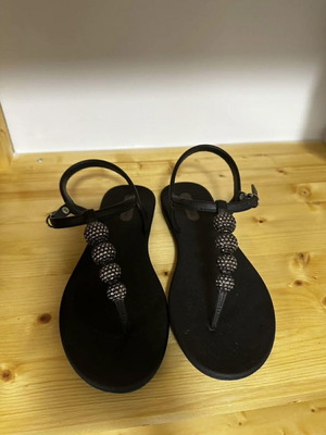 Women's black sandals used, size 39, low style