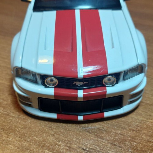 Ford Mustang GT 2005 metal toy car used, 1:24 scale with upgrades