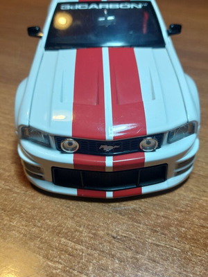 Μεταλλικό αυτοκινητάκι Ford Mustang GT 2005 μεταχειρισμένο, κλίμακα 1:24 με βελτιώσεις