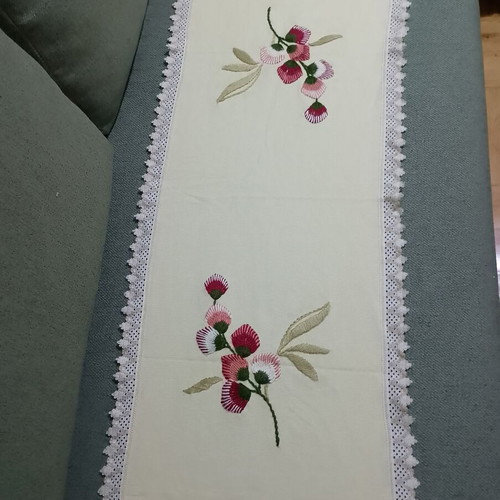 Embroidered table runner with lace, ecru