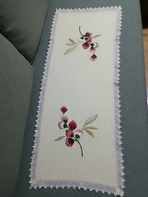Embroidered table runner with lace, ecru