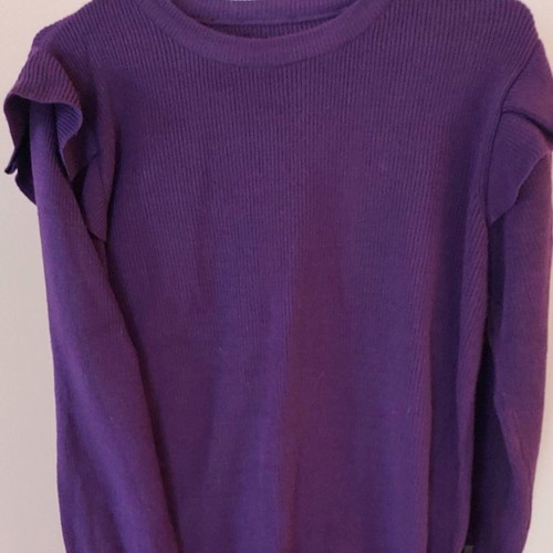 Doretta purple pullover with ruffles new
