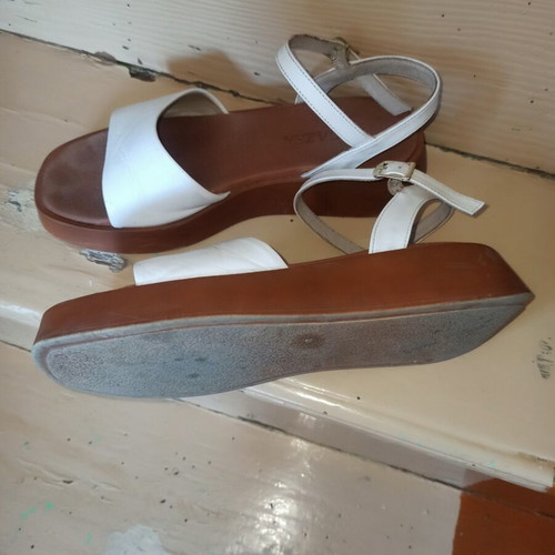 Ragazza leather sandals size 39, white with brown sole