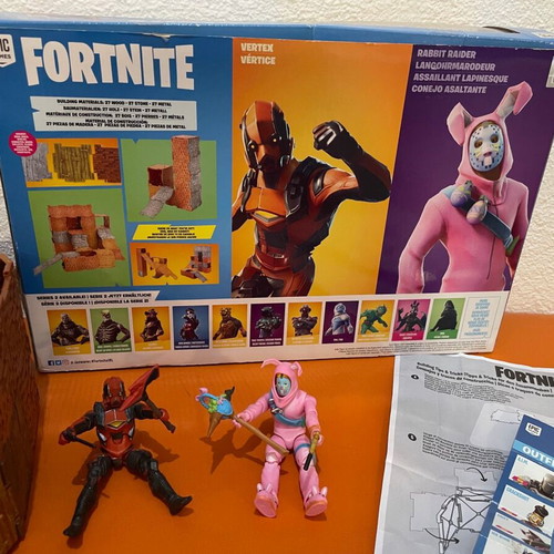 Fortnite Turbo Builder Set like new, two action figures Rabbit Raider and Vertex
