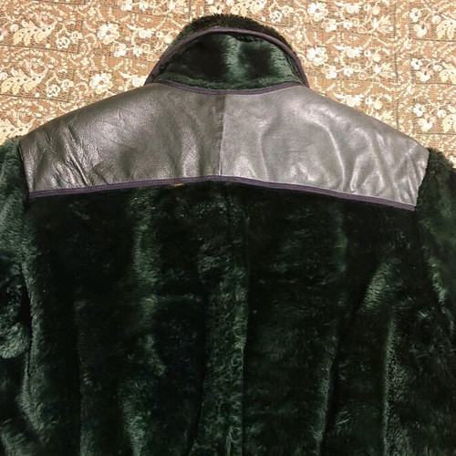 Hunting coat like new, green color, size M and L