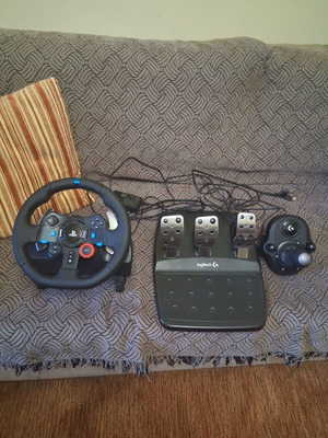 Скоростен волан Logitech G29 с лост като нов за PS5, PS4, PC