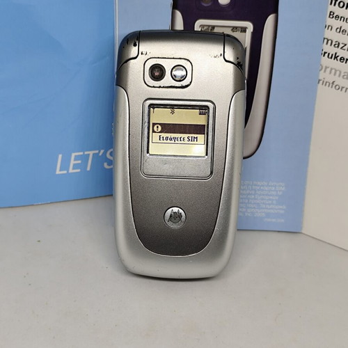Motorola V360 Retro Flip Phone like new with Greek menu and accessories