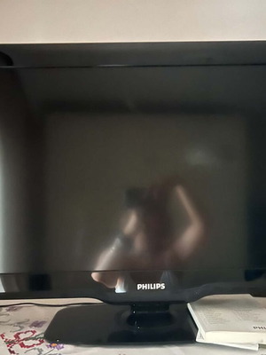 Philips 32" TV with stand, like new