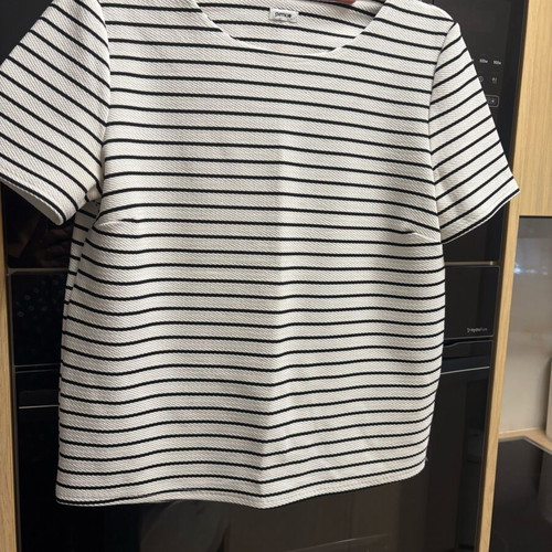 Striped blouse like new, size M, black and white