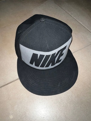 Nike καπέλο σε πολύ καλή κατάσταση, μέγεθος M, μαύρο και γκρι
