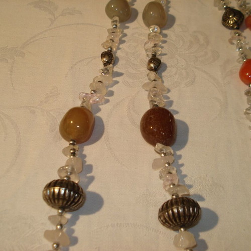 Long necklace with onyx stones in various colors 135cm like new