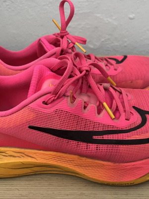 Nike Zoom Fly 5 running shoes, pink, size 42