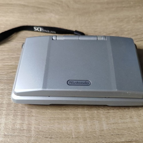 Nintendo DS (2004) used without charger and stylus