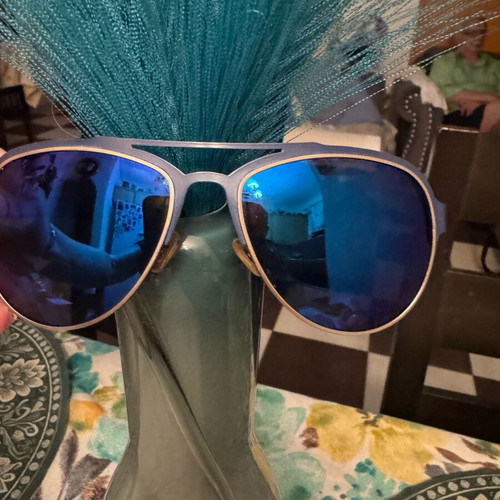 Aviator sunglasses like new with blue mirror and case