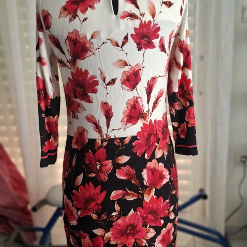 Phase Eight elastic floral dress No M like new, multicolored