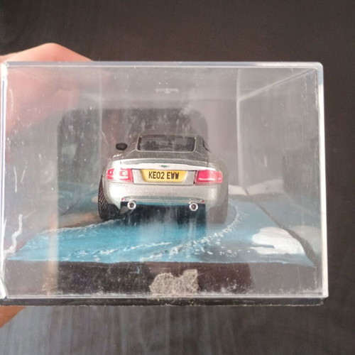 James Bond 007 Aston Martin V12 Vanquish collectible toy car