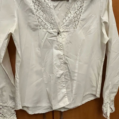 White cotton shirt with lace on bust and sleeves like new, size M