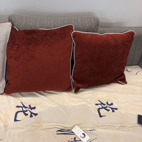 Decorative pillows like new, burgundy with gray details, set of 2