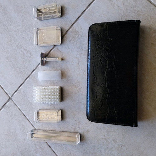 Vintage men's grooming set like new, unused