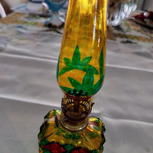 Vintage glass oil lamp with colorful embossed glass like new