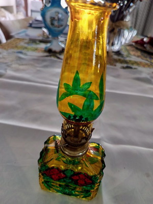 Vintage glass oil lamp with colorful embossed glass like new