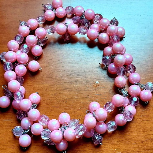 Pink Beaded Necklace vintage, like new